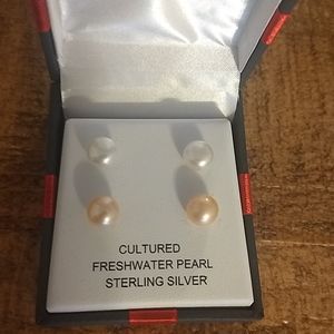 Brand New cultured freshwater pearl earrings